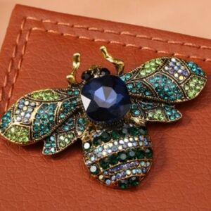 🆕️🐝 RHINESTONE ENCRUSTED  BUMBLE BEE BROOCH / PIN - DARK BLUE🐝